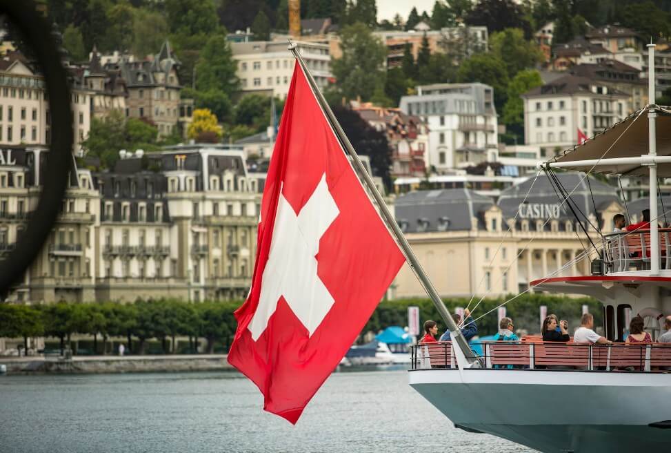 Švajčiari dnes rozvlnili menový trh